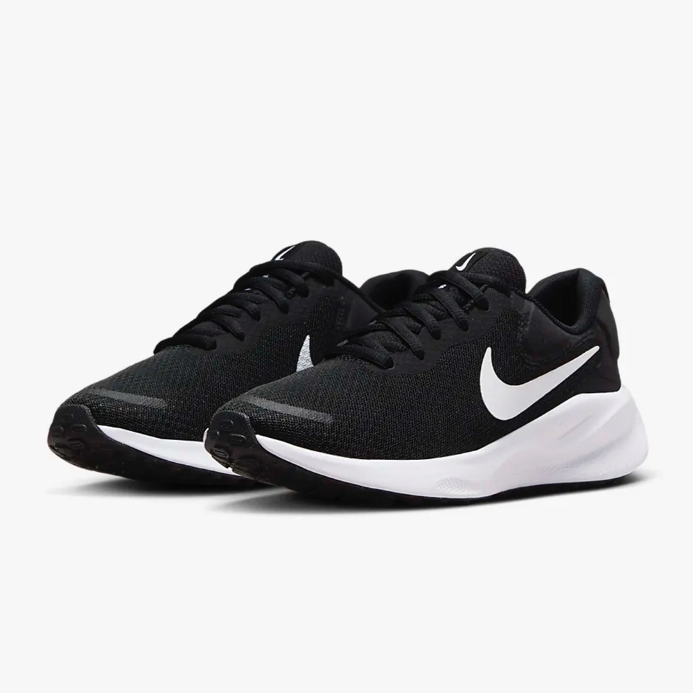 Women’s Nike revolution 7 sneakers
